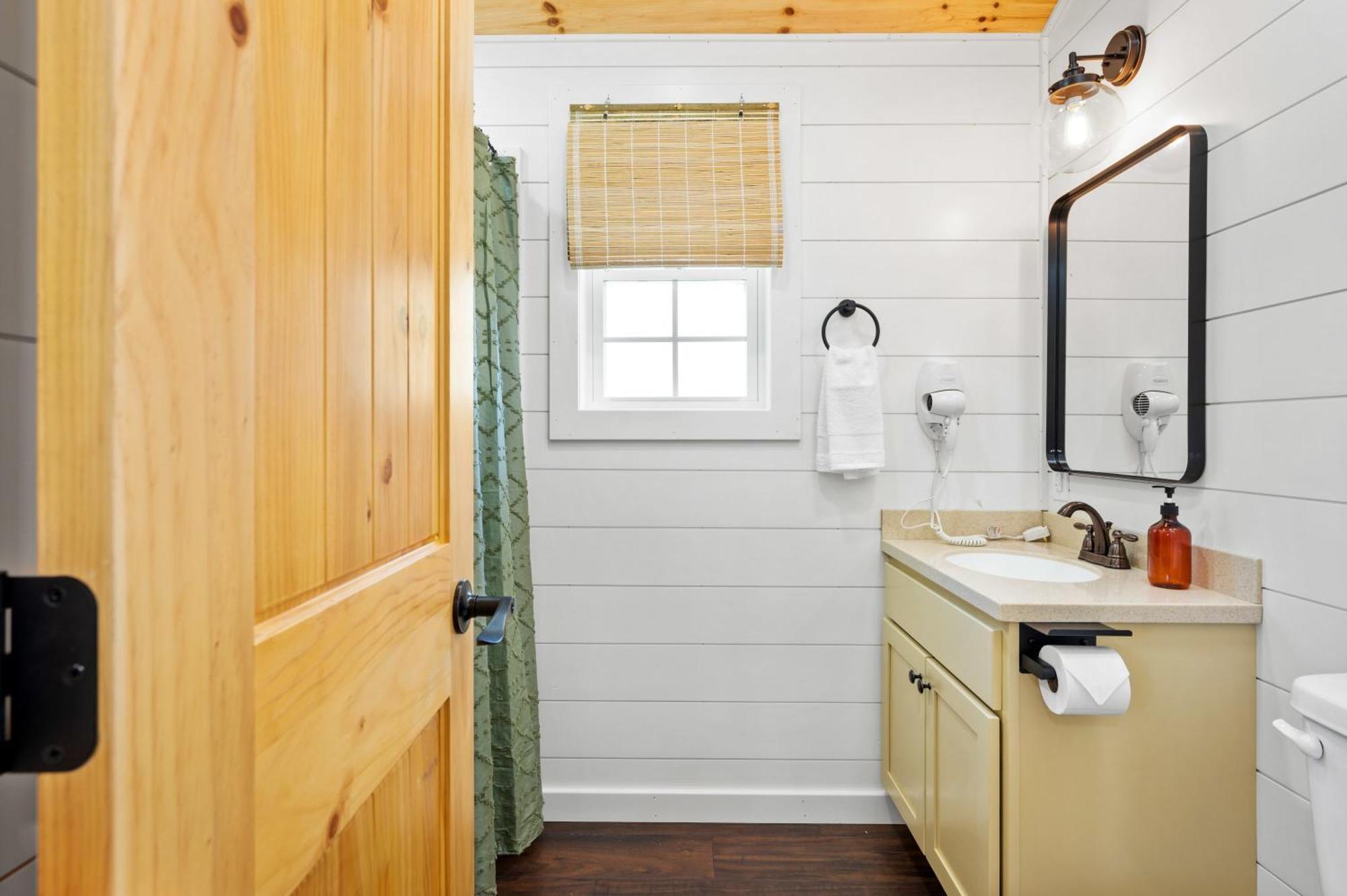 The Lodges At Eden Reserve - Pet Friendly Cabins Near Ark Williamstown Buitenkant foto