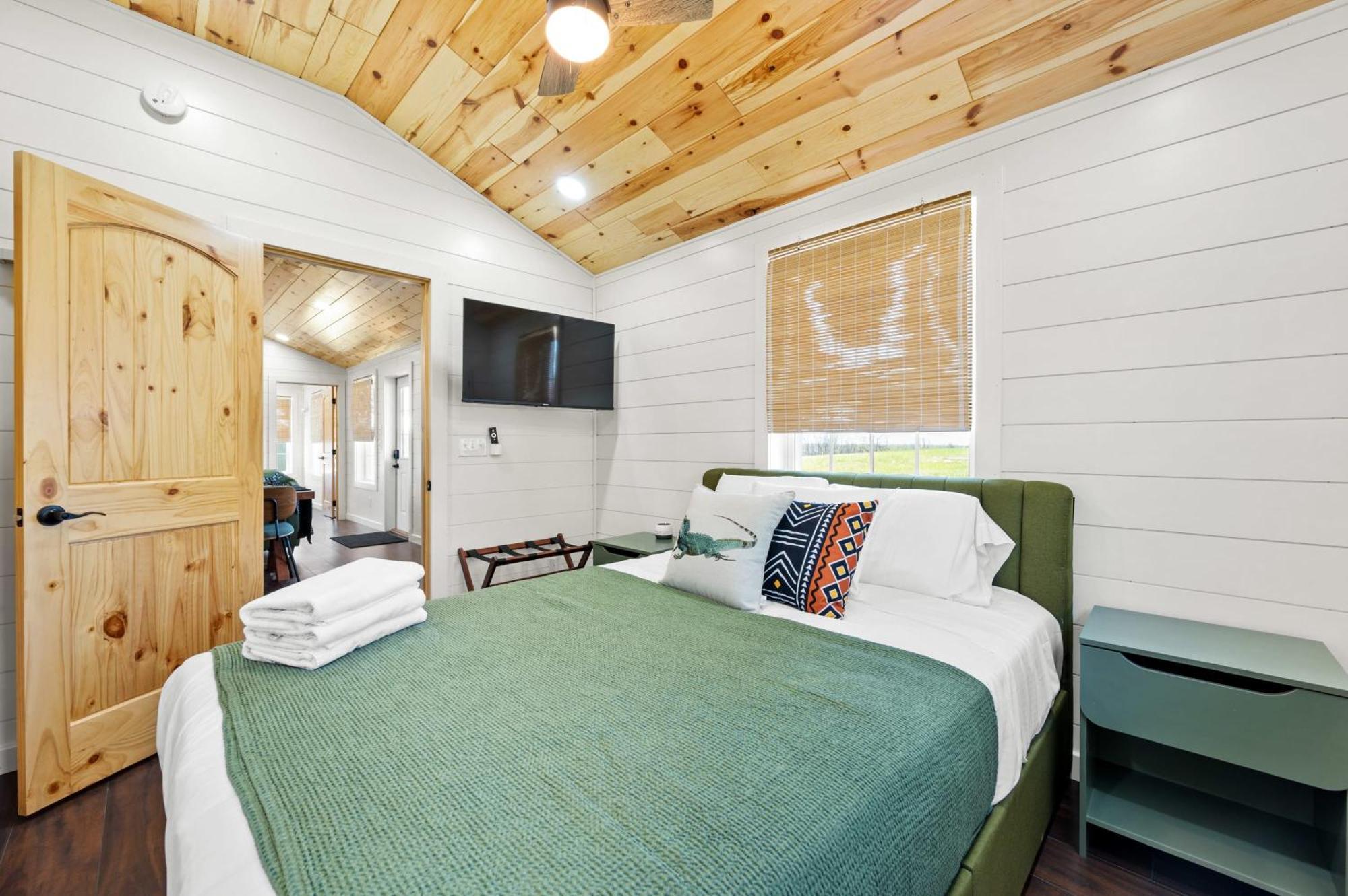 The Lodges At Eden Reserve - Pet Friendly Cabins Near Ark Williamstown Buitenkant foto