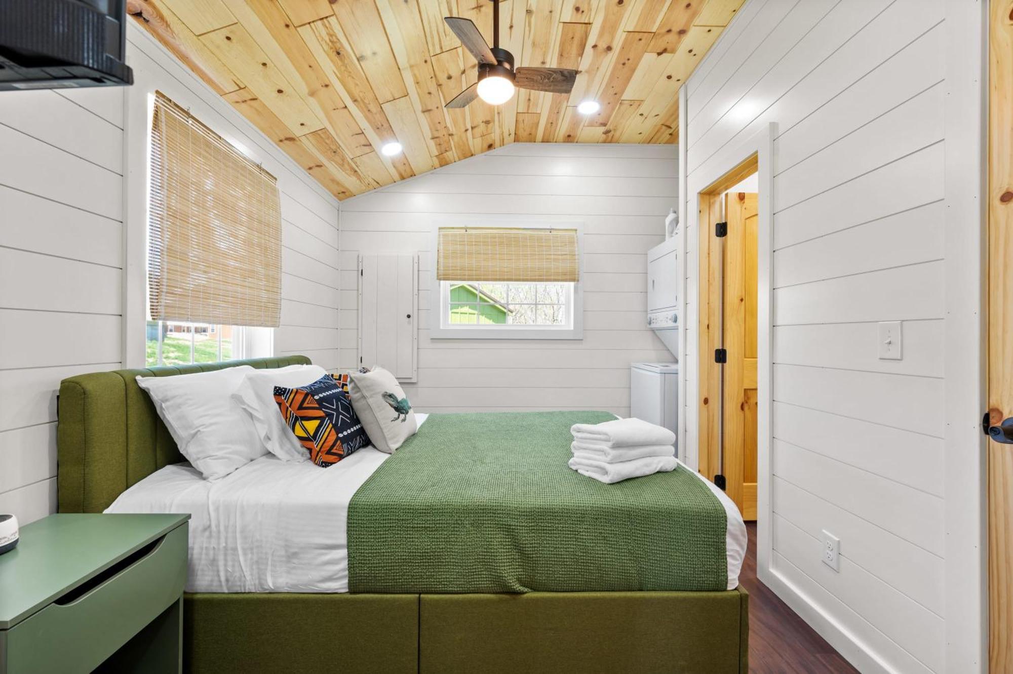 The Lodges At Eden Reserve - Pet Friendly Cabins Near Ark Williamstown Buitenkant foto
